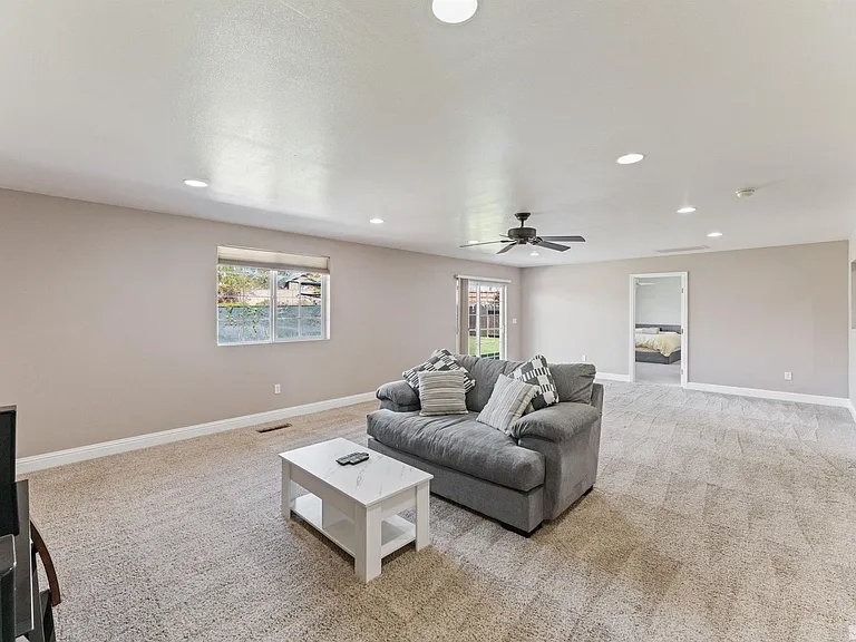 1380 Patricia Dr — Photo 10