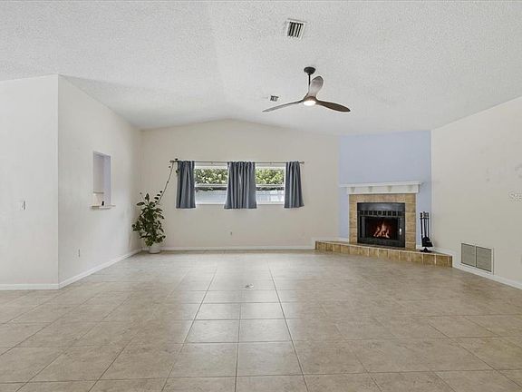 4th image of 15 Wasserman Dr