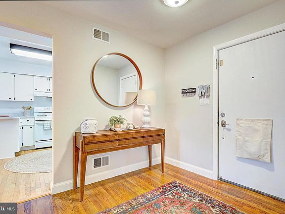 4th image of 133 Archwood Ave