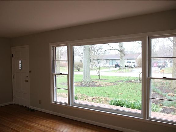 4th image of 155 S Country Club Ct
