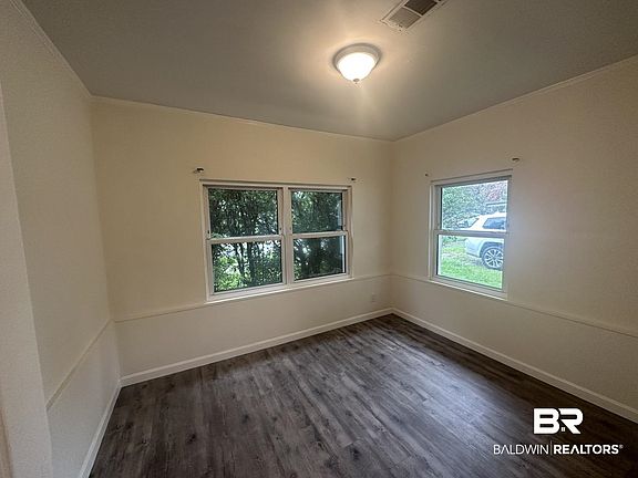 3rd image of 422 W Orange Ave
