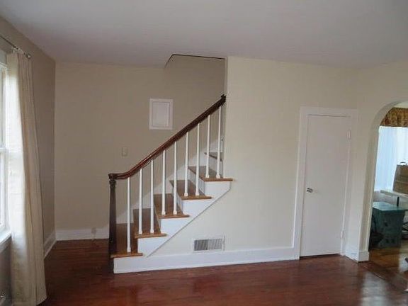 5th image of 135 W Hanover St #1