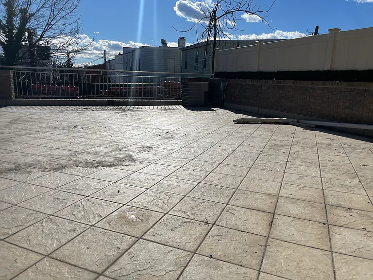 Metropolitan Ave — Photo 11