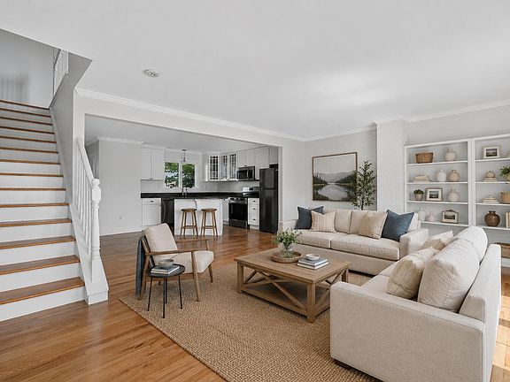 4th image of 18 Ponce Street