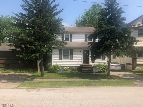 4215 McGregor Ave, Newburgh Heights, OH 44105