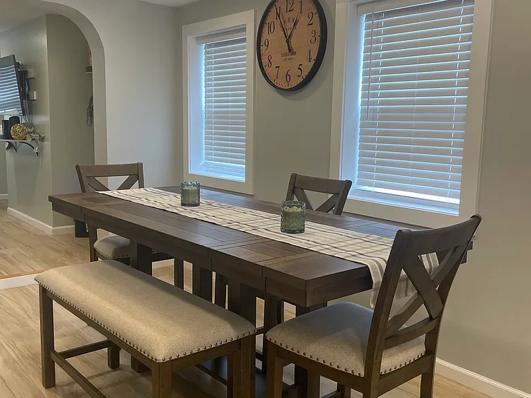 Dining room that seats 6 people.
