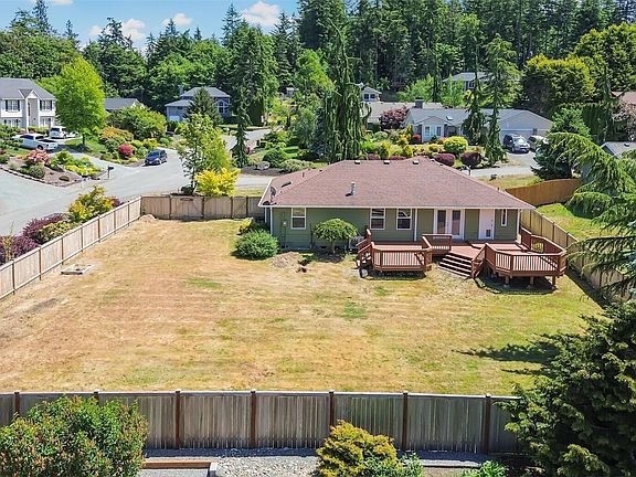 3rd image of 745 Erik Way