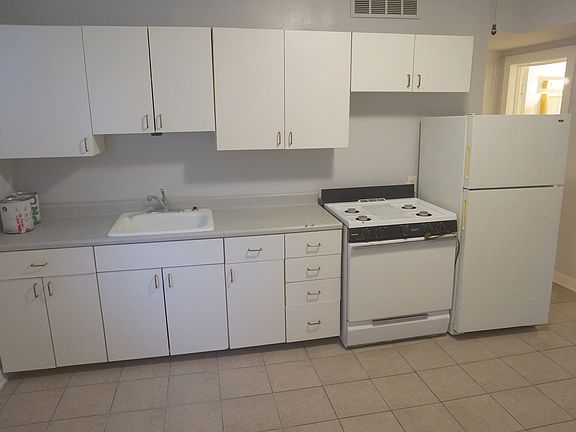 3rd image of 2649 W Walton St