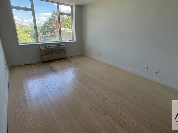 5th image of 601 Ocean Pkwy APT 5