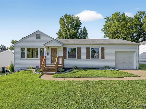 1422 Akron Dr, Saint Louis, MO 63137