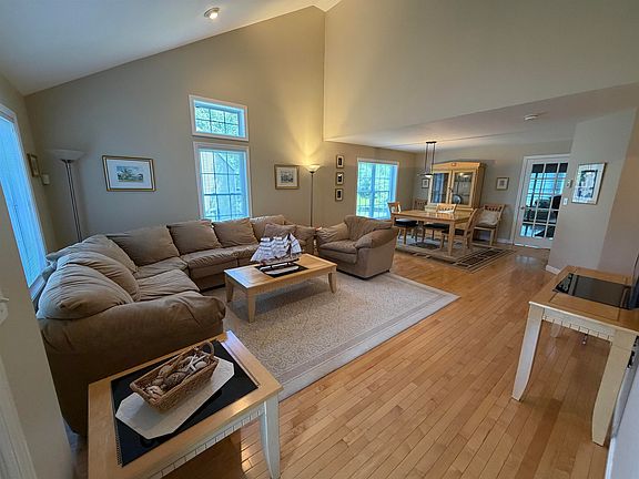 4th image of 12 Twin Pond Circle