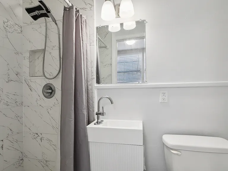 2209 Broadway St — Photo 12