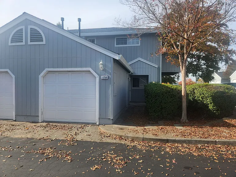 1750 Marlow Rd — Photo 1