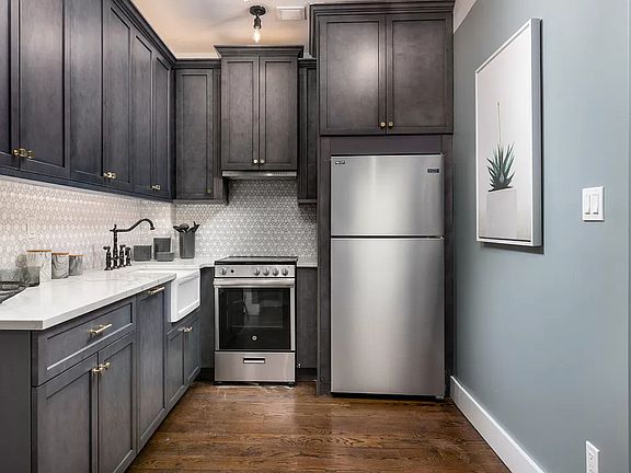 3rd image of 61 Metropolitan Ave #313