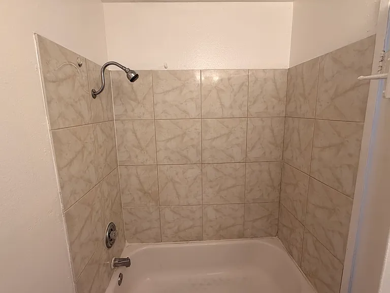 1031 Leslie Rd #4 — Photo 10