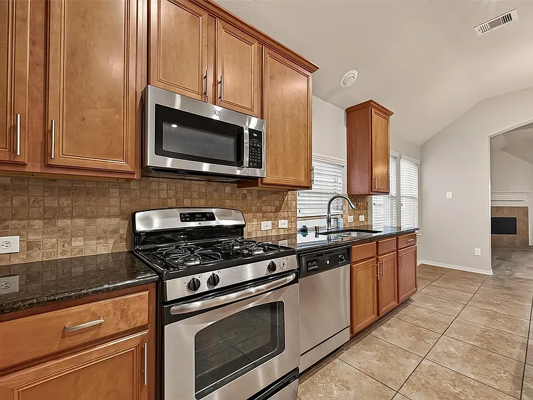28207 Chalet Park Dr — Photo 14