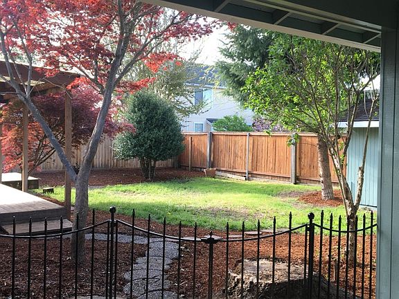 Easy access to fenced yard