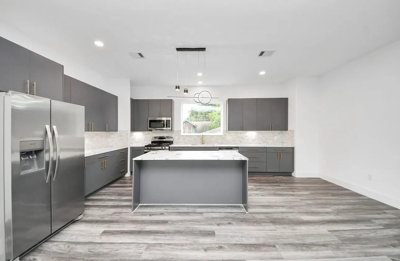 4 bed, 2212 sqft, $3,400 — Photo 3