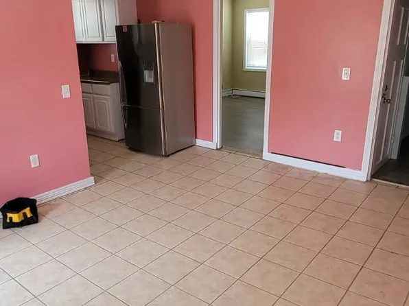 142 Chester Ave #2, Providence, RI 02907