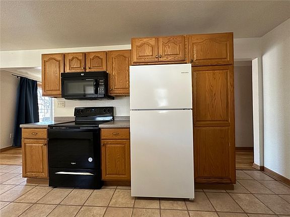 4th image of 315 Fuller Street