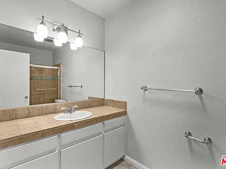 1342 Harvard St #204 — Photo 9