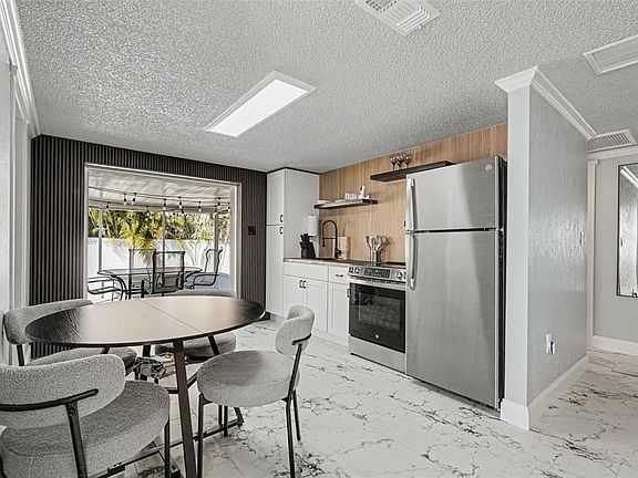 4th image of 7253 Dianne Dr