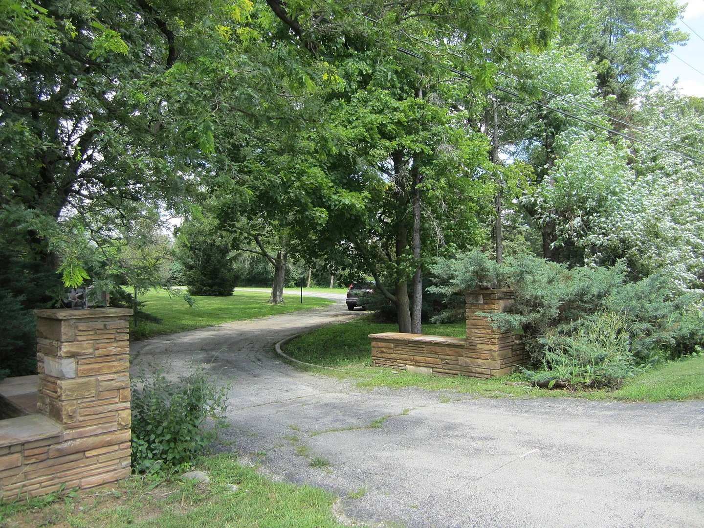 222 Oak Brook Rd photo 1