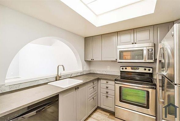 1st image of 813 W 14th St