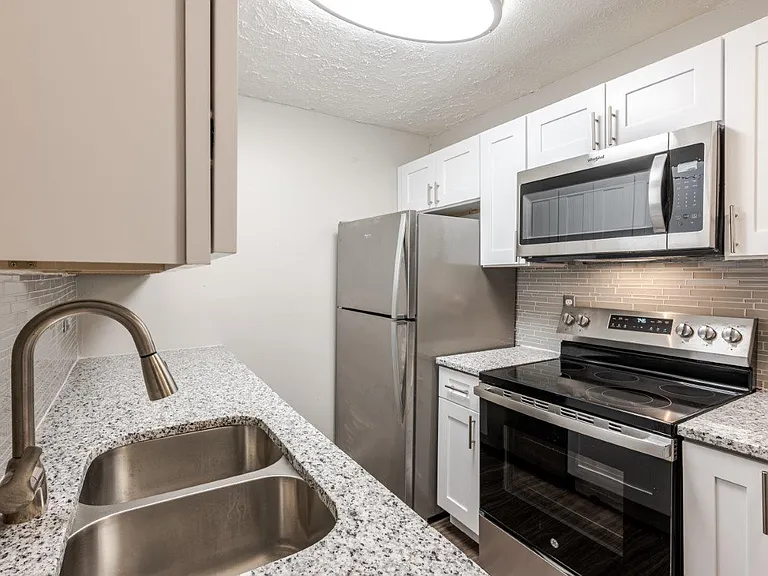Lakeshore Drive Apartment Homes — Photo 2