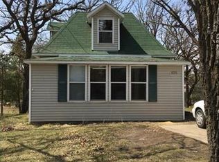 225 Cedar St NE, New London, MN 56273