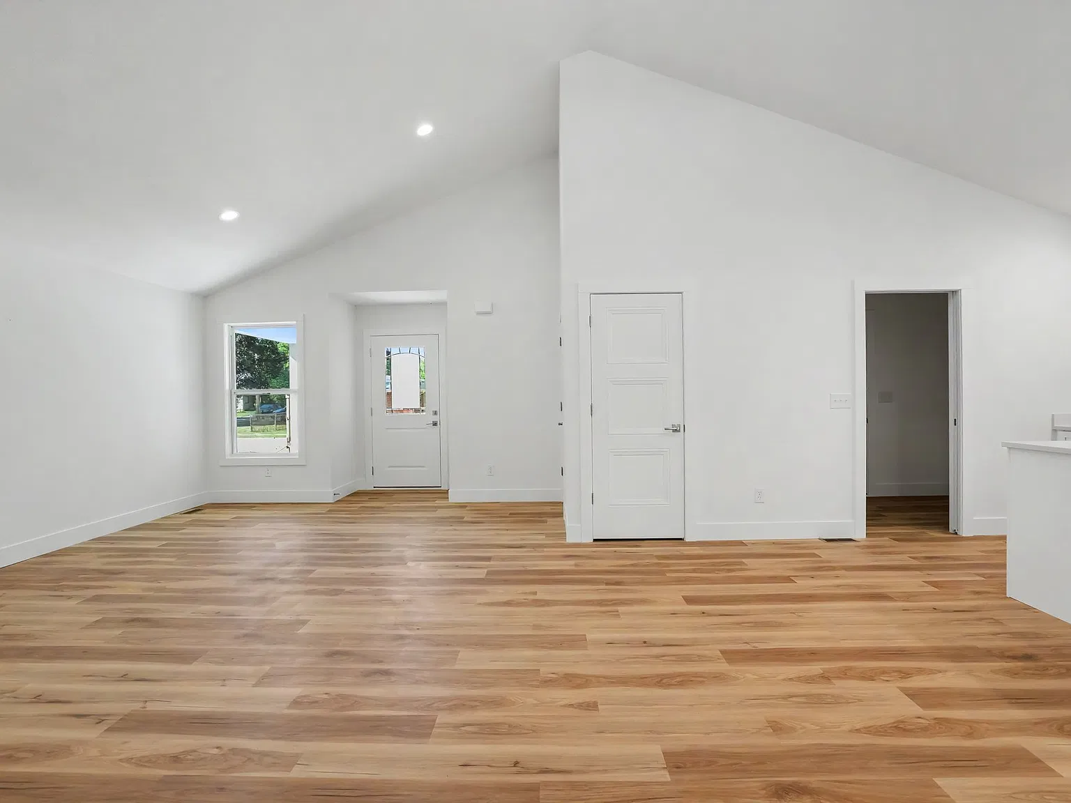 3 bed, 1473 sqft, $2,250 — Photo 2