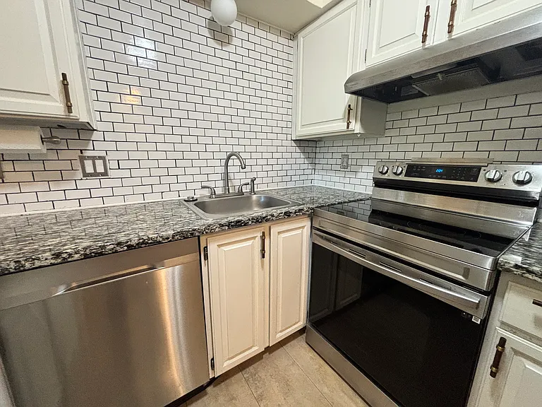 5573 SW Multnomah Blvd — Photo 5