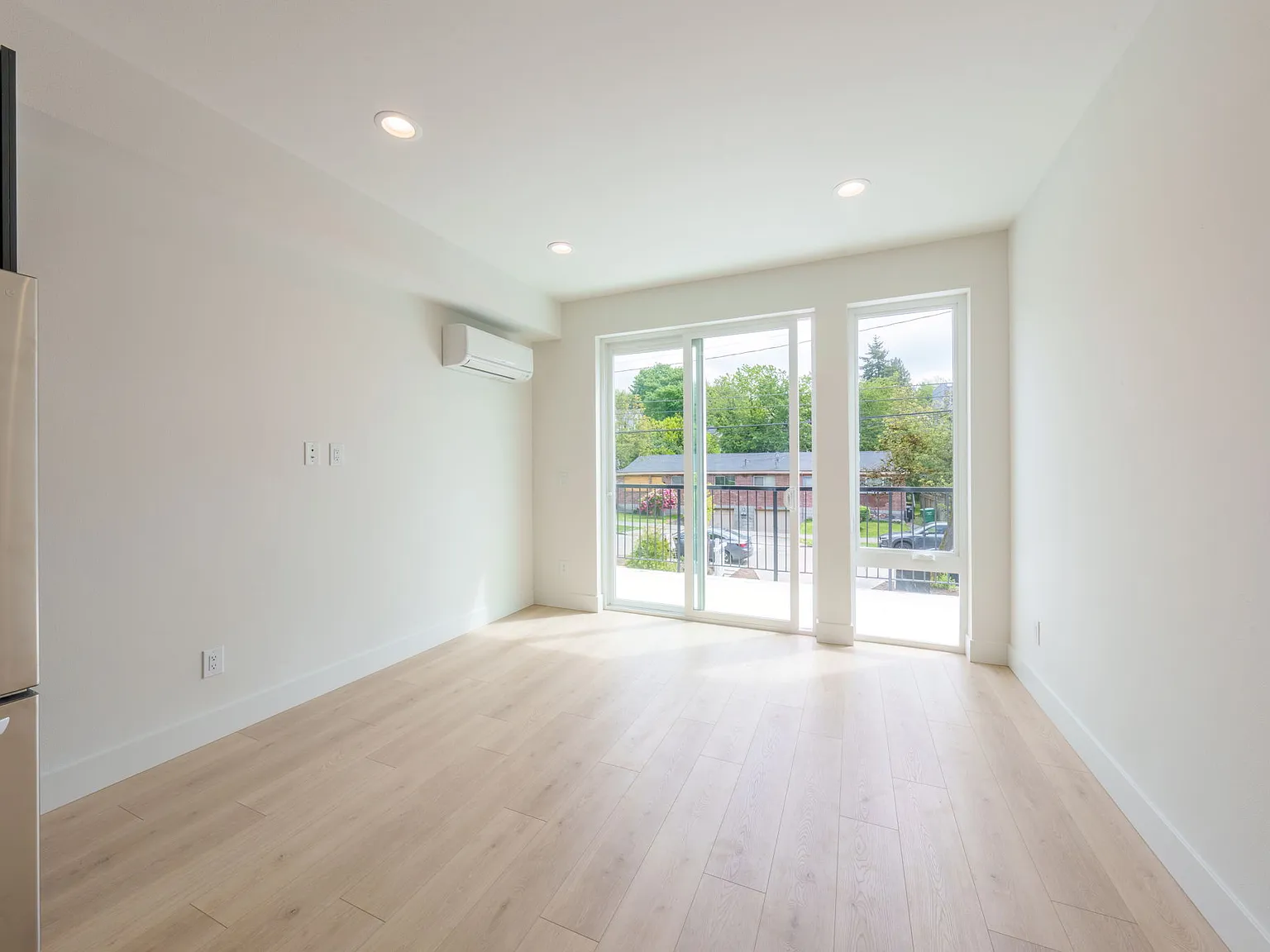 2 bed, 1039 sqft, $3,250 — Photo 4
