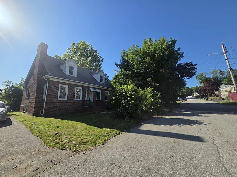 24 Marconi St — Photo 17