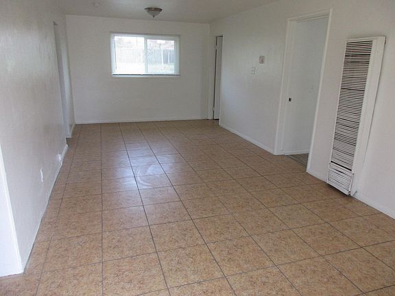 4th image of 1669 Garden Dr #B