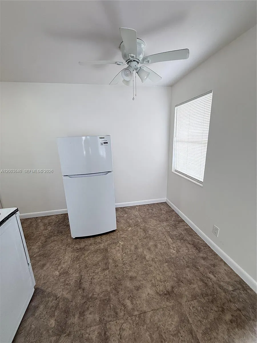 Building Photo - 801 N H St #1