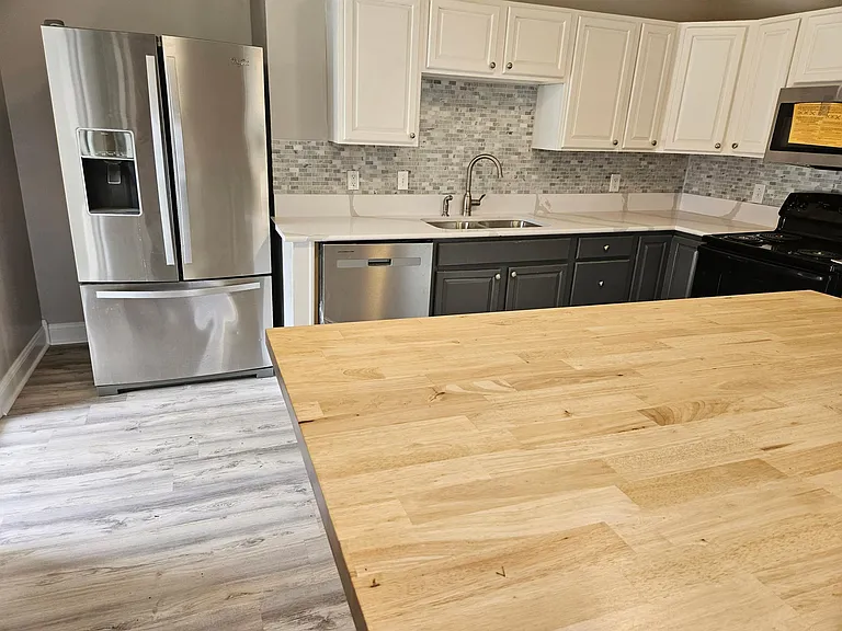 810 E Stewart St — Photo 5
