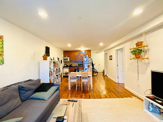 Rented by Blue Egg Realty Corp | media 3