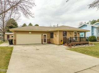 1530 Richmond Dr, Bismarck, ND 58504