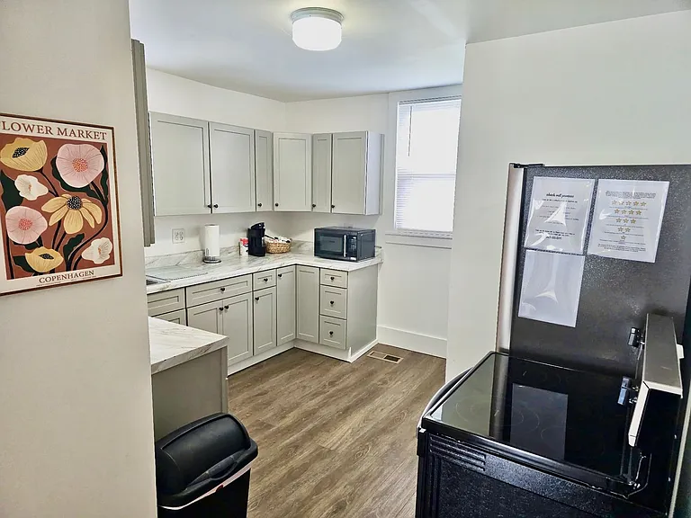 621 N Carver St — Photo 8