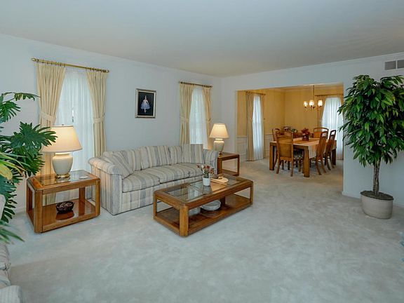 7662 Hunters Ridge Dr-103