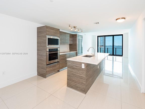 5th image of 460 NE 28th St APT 2202