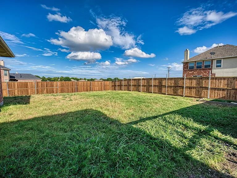 1532 Tanglewood Dr — Photo 6