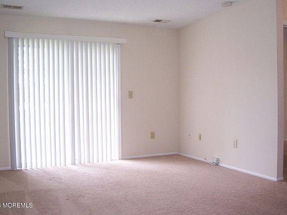 4th image of 107 Des Moines Ct