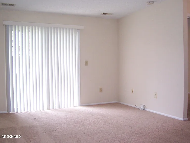 107 Des Moines Ct — Photo 4