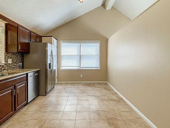 5th image of 10404 NW 57th Ter