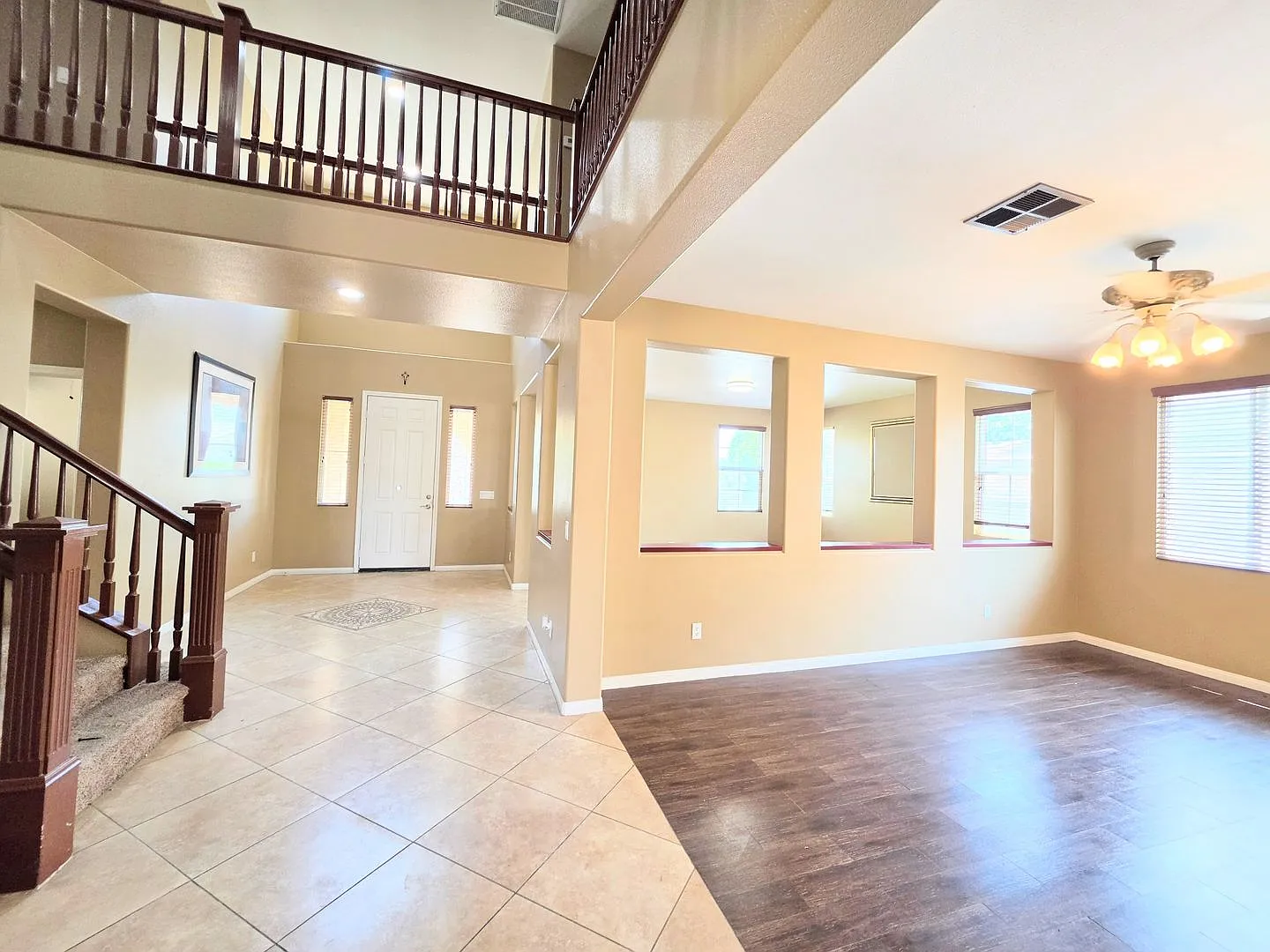 Gorgeous Home - Open Concept Floor plan — Photo 3