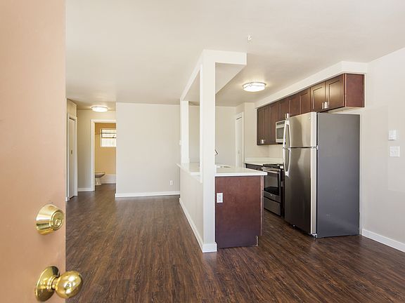 4th image of 2515 Thorndyke Ave W APT 1