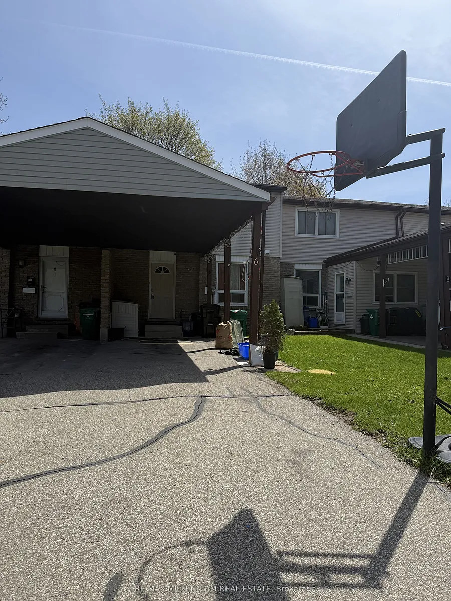 Building Photo - 6 Cedarhill Cres