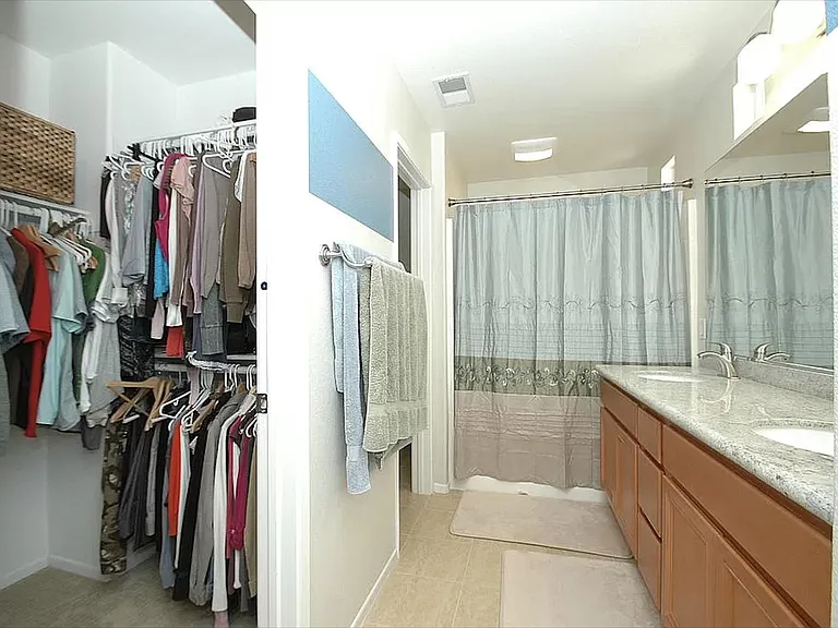 1146 Goddard St — Photo 16